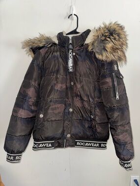 Rocawear Women’s Black & Brown Camo Puffer Jacket with Faux Fur Hood Size Large